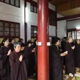 Featured image of post 【学佛行仪之敬佛第一】在家居士的佛前衣著（五）：披缦衣时应念的偈颂\u200b