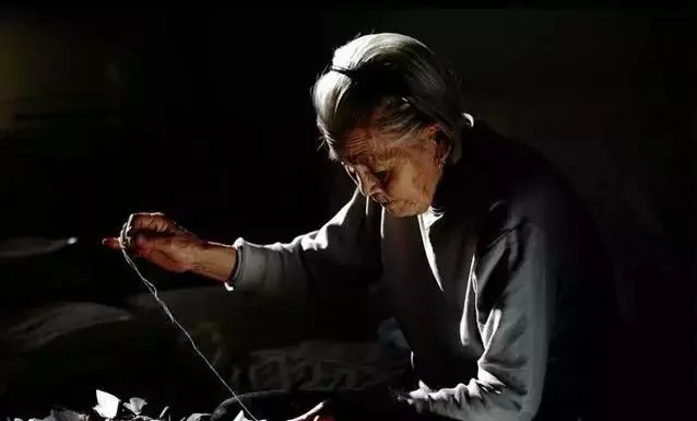 【节日专题法语】母亲节，佛子当念恩报恩！