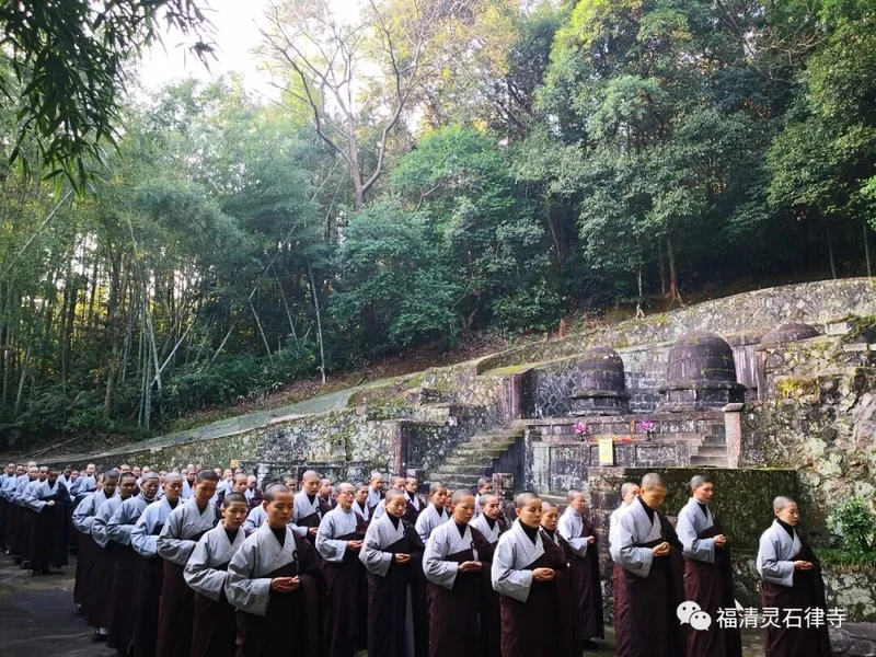 【灵石剪影】慎终追远，策勉后学——灵石律寺全体师僧礼塔祭祖