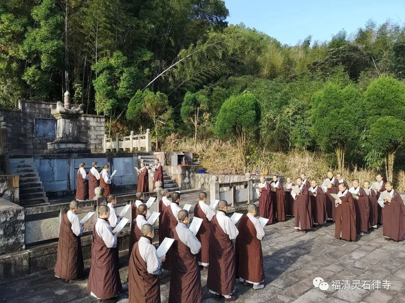 【灵石剪影】慎终追远，策勉后学——灵石律寺全体师僧礼塔祭祖