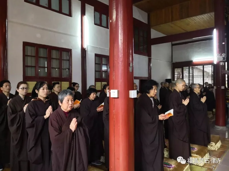 【学佛行仪之敬佛第一】在家居士的佛前衣著（五）：披缦衣时应念的偈颂\u200b