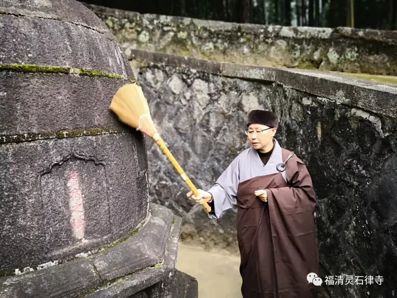 【灵石剪影】灵石律寺两序大众岁末祭祖礼塔
