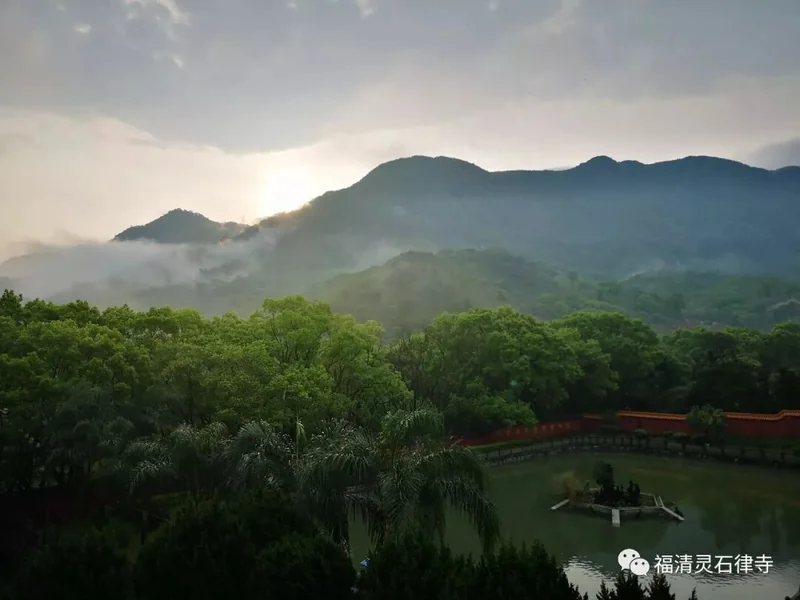 【学佛行仪敬僧篇之七】出家师父在礼拜时，在家居士需要注意什么？
