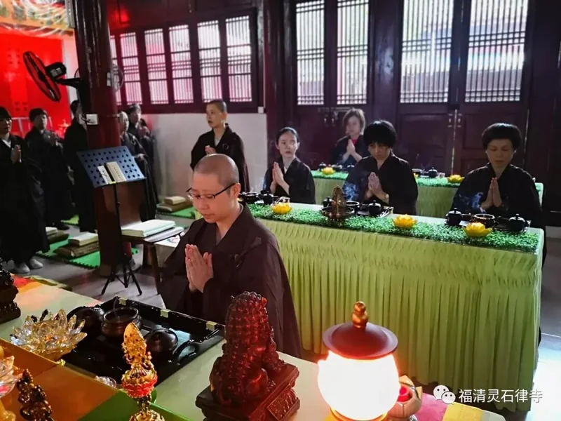 【学佛行仪入寺院第四之十】入寺院，应如何正确敬香？