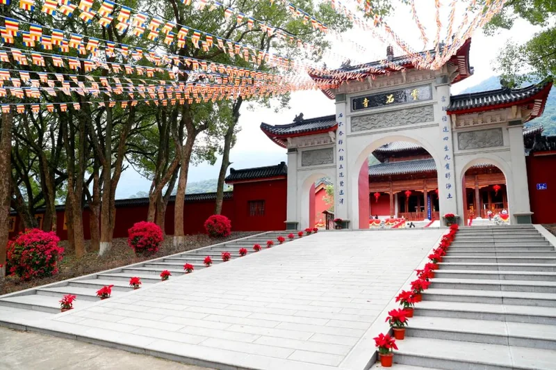 【剪影】庚子冬至灵石律寺全体师僧礼塔祭祖