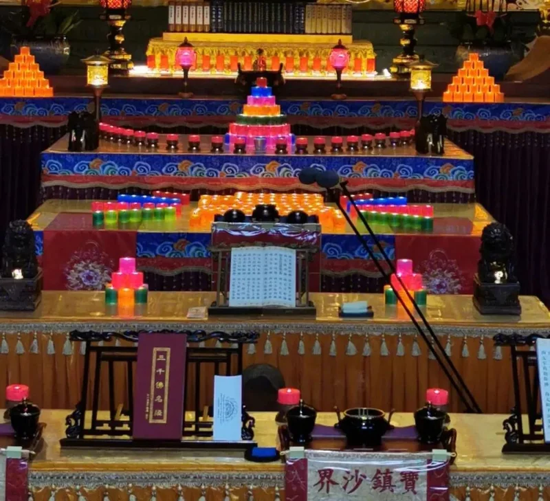 【节日专题法语】报恩祈福，普皆供养—灵石律寺僧众今日启建壬寅新春报恩祈福普供法会
