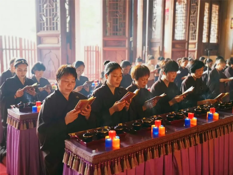 【学佛行仪之敬佛第一】佛前衣著之二：何为“缦衣”？披缦衣需要什么条件？